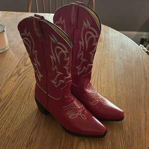 Red size 6 cowboy boots